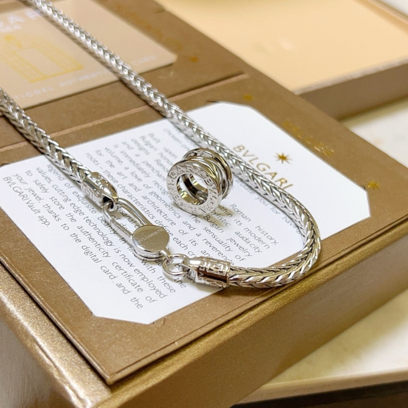 Bv1g*ai necklaces